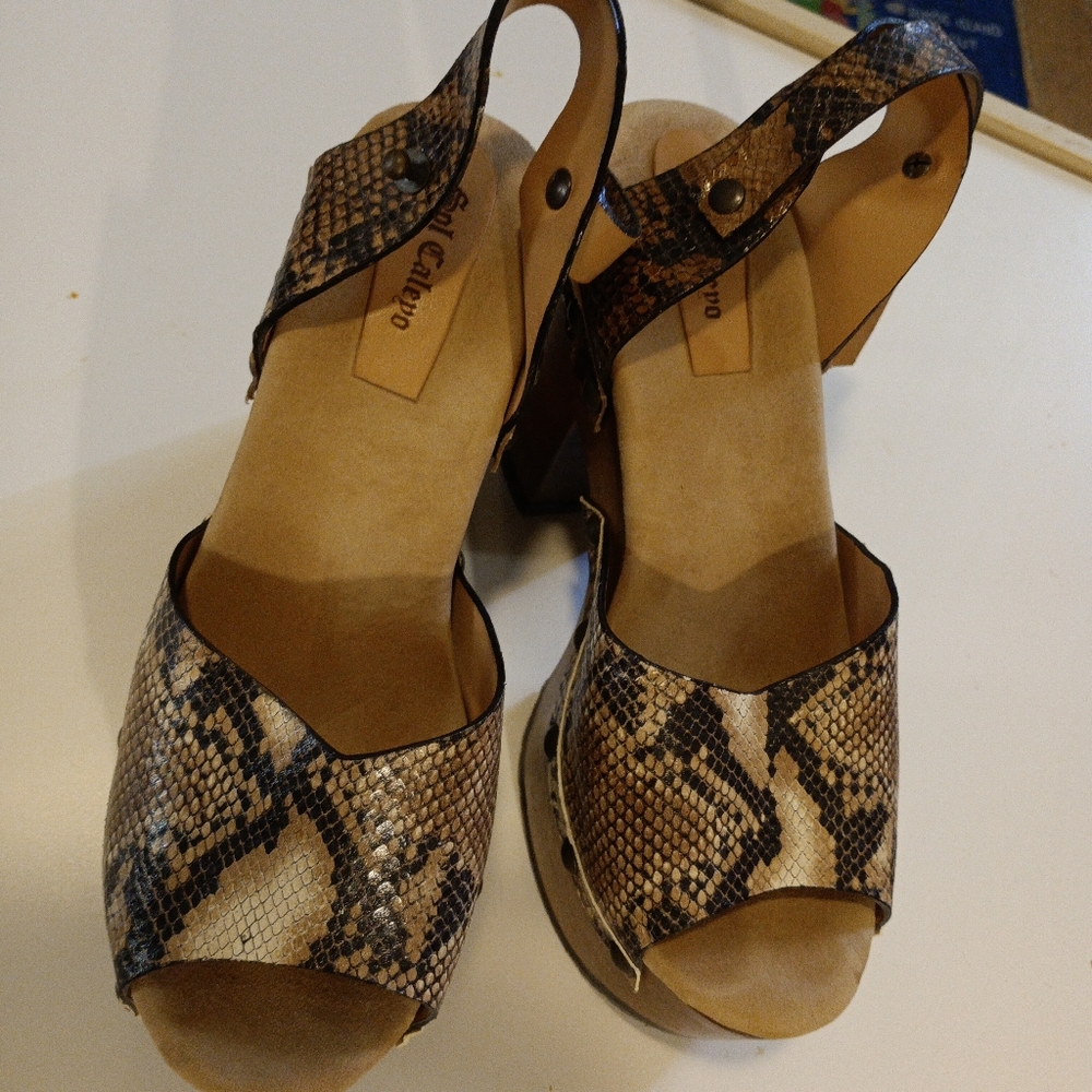 Spanish Handmade Wood And Embossed Leather Platform Shoes - Picture 8 of 8